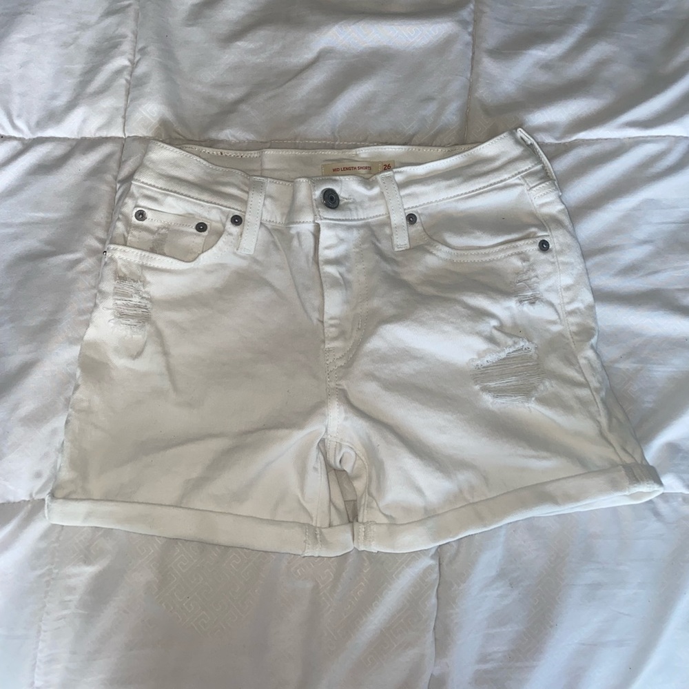 White Levi’s Mid Length Shorts